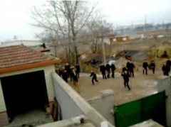 青岛即墨"村霸"打砸私宅、围殴老人、侮辱少女无人管